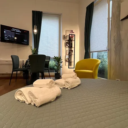 Habemus Loft -the Circle Raffinato Ed Esclusivo Art-loft Open Space Nel Cuore Storico Pedonale Di Apartmán *