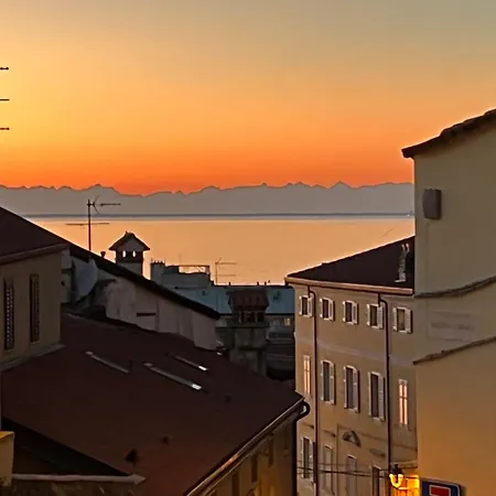 Habemus Loft -the Circle Raffinato Ed Esclusivo Art-loft Open Space Nel Cuore Storico Pedonale Di