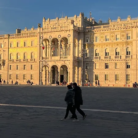 Habemus Loft -the Circle Raffinato Ed Esclusivo Art-loft Open Space Nel Cuore Storico Pedonale Di Apartmán Terst