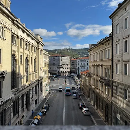 Habemus Loft -the Circle Raffinato Ed Esclusivo Art-loft Open Space Nel Cuore Storico Pedonale Di