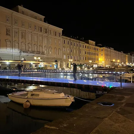 Habemus Loft -the Circle Raffinato Ed Esclusivo Art-loft Open Space Nel Cuore Storico Pedonale Di Apartmán Terst